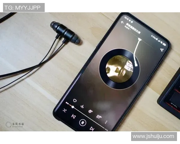 球星同款蓝牙耳机结合足球元素打造运动时尚新体验