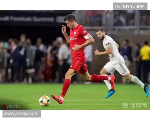 聚焦足球球星马累从草根奋斗到绿茵赛场传奇崛起之路